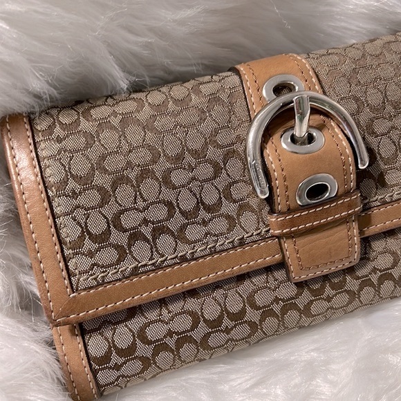 ❗️FINAL❗️ COACH Signature Checkbook Wallet - Picture 2 of 8